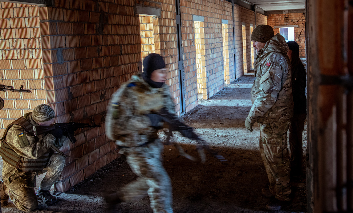 Danske instruktører uddanner Ukrainske soldater.