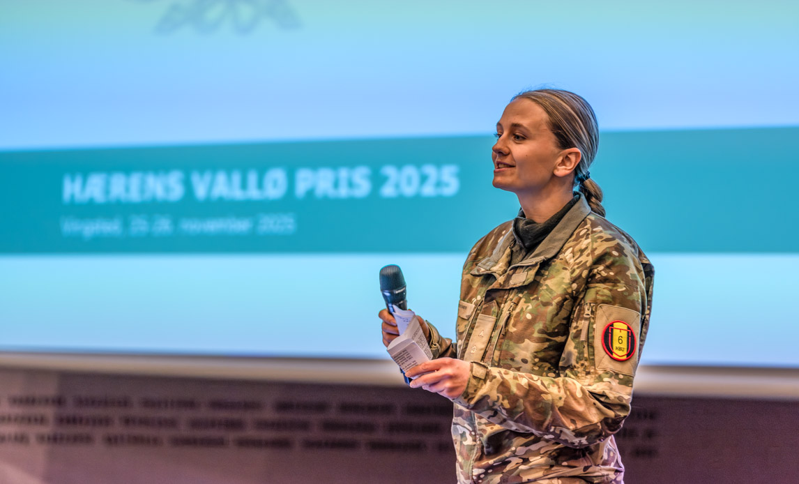 Rebecca modtager Hærens Vallø Pris 2025.