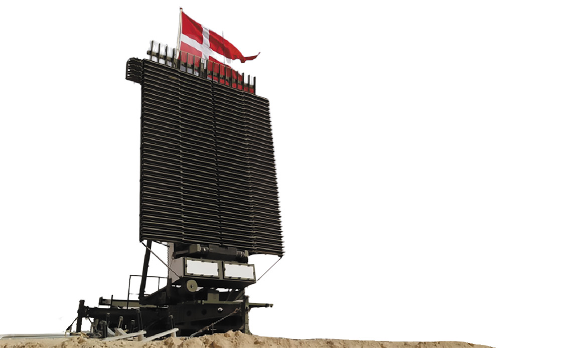 Luftovervågningsenheden Mobile Air Control Centre (MACC), også populært kaldet Batmobil, fordi radar ofte sammenlignes med flagermusens måde at finde sine mål.