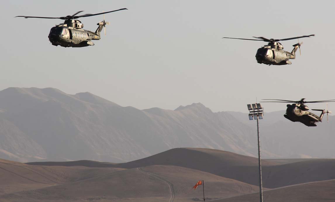 Flyvevåbnets bidrag af EH101troppetransport-helikoptere var den 24. september 2015 på sidste flyvetur over det nordlige Afghanistan. Ved Camp Marmal blev de eskorteret af tyske Nazgul-helikoptere, som på den måde sagde pænt farvel til danskerne. Fremadrettet venter nedpakning af helikopterne samt andet materiel, inden det transporteres tilbage til Europa.