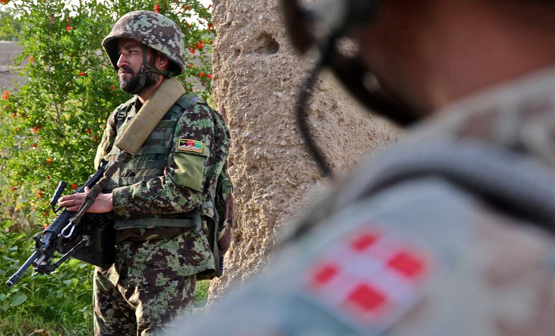 4. deling på patrulje ved Hazrat i Helmandprovinsen sammen med afghanske soldater.