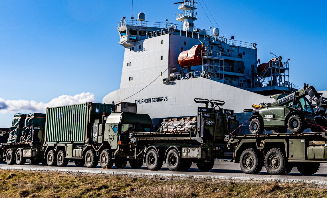 materiel og køretøjer på vej til eFP om bord på ARK skib i Køge