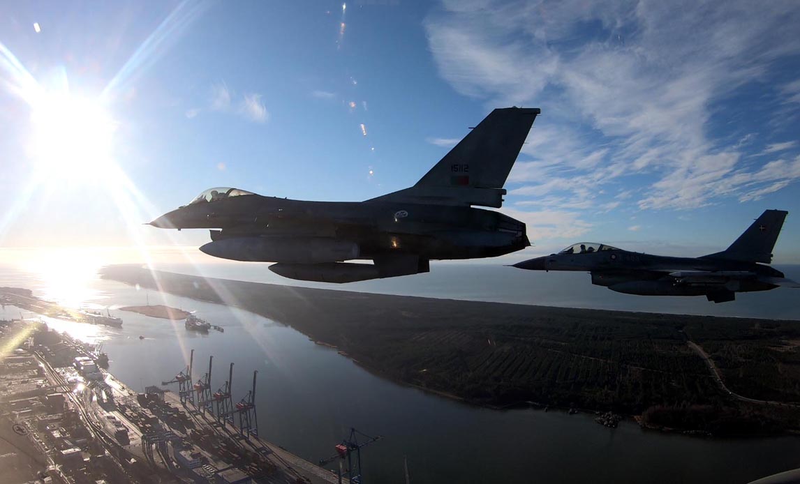 De danske F-16 bidrog i sidste uge til fejringen af Armed Forces Day ved overflyvning af forskellige litauiske byer.