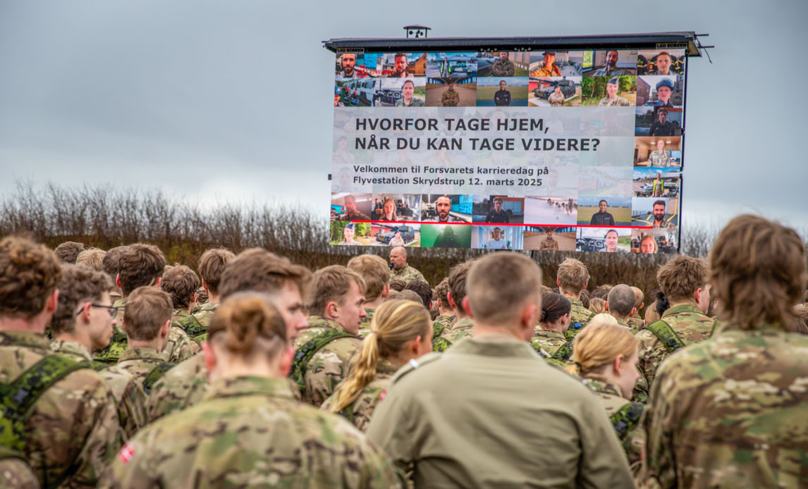 Knap 2.000 værnepligtige besøgte Flyvestation Skrydstrup for at høre om karrieremuligheder i Forsvaret.