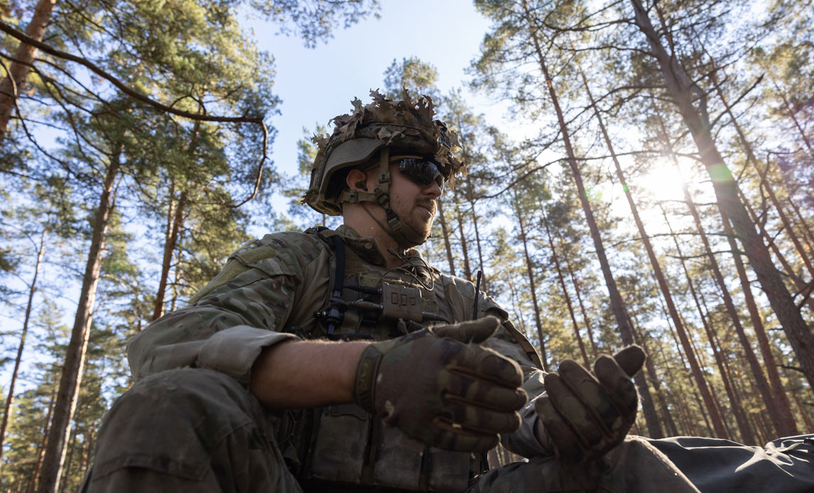 dansk soldat i lettisk skov