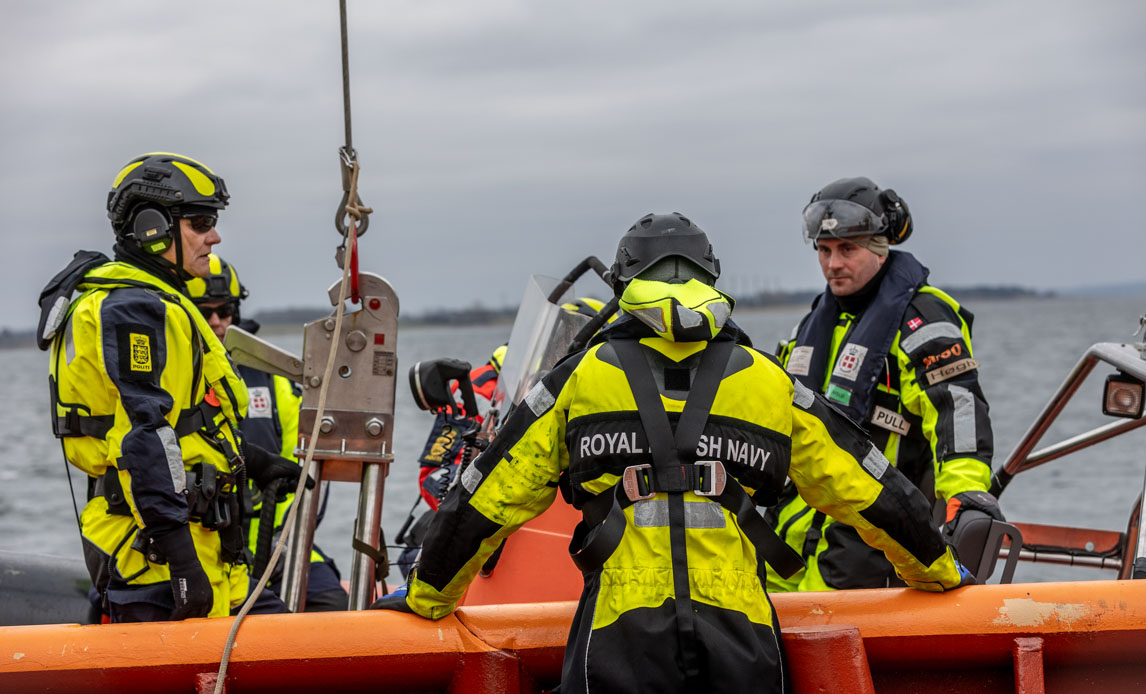 Flere myndigheder - blandt andet Politiet og Søværnet - samarbejder i havmiljøøvelsen.