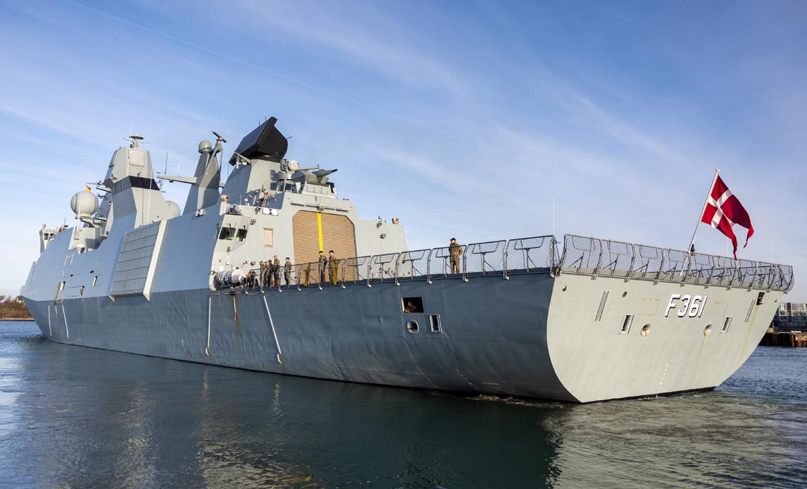 Fregatten Iver Huitfeldt afsejler fra Korsør. Fregatten er Danmarks bidrag til at styrke den maritime sikkerhed i Det Røde Hav og Adenbugten