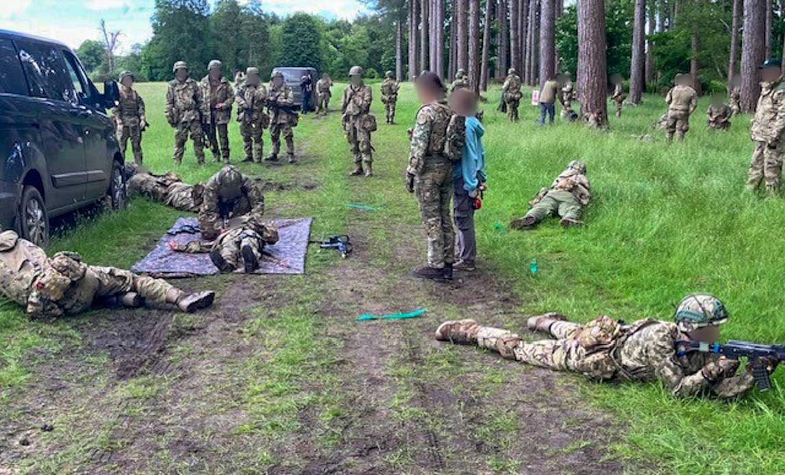 Ukrainske rekrutter træner i Storbritannien - taktisk øvelsesvirksomhed