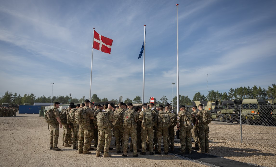 Danske soldater ankommer til Letland.