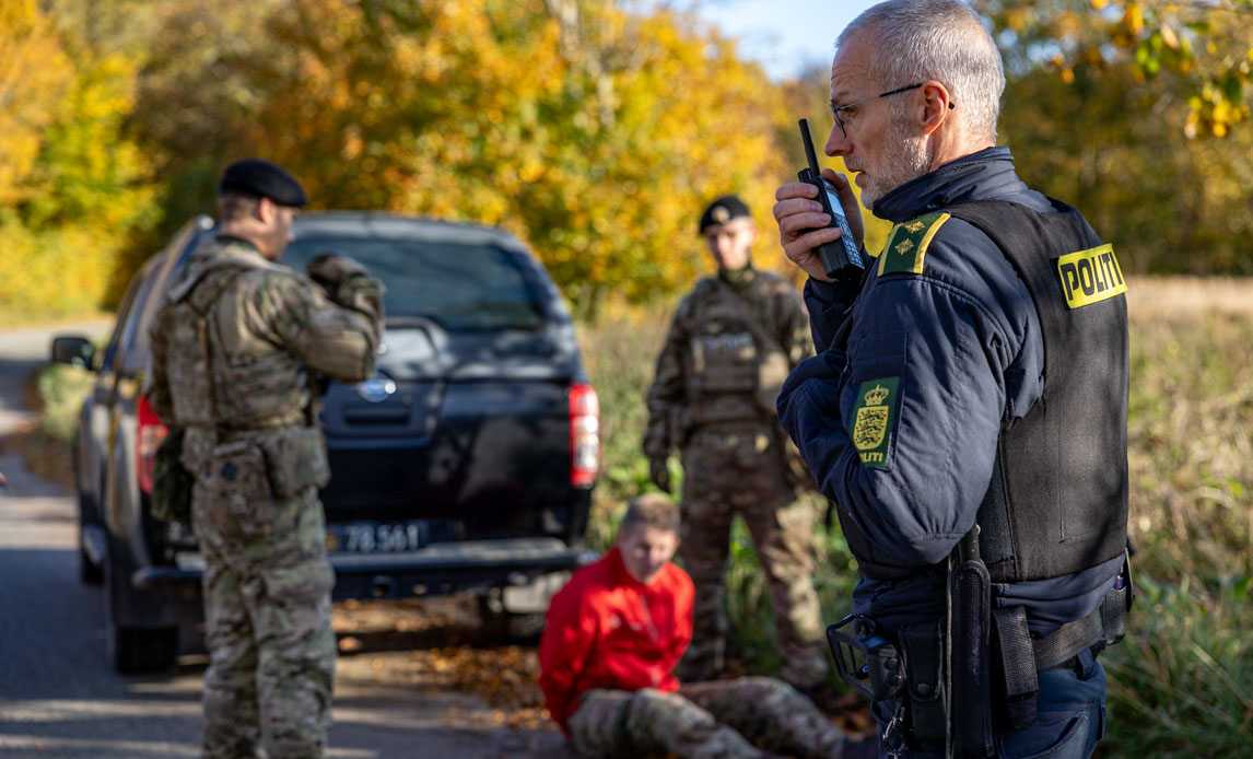 Politiet uddanner vagtkompagniet hos den kongelige livgarde