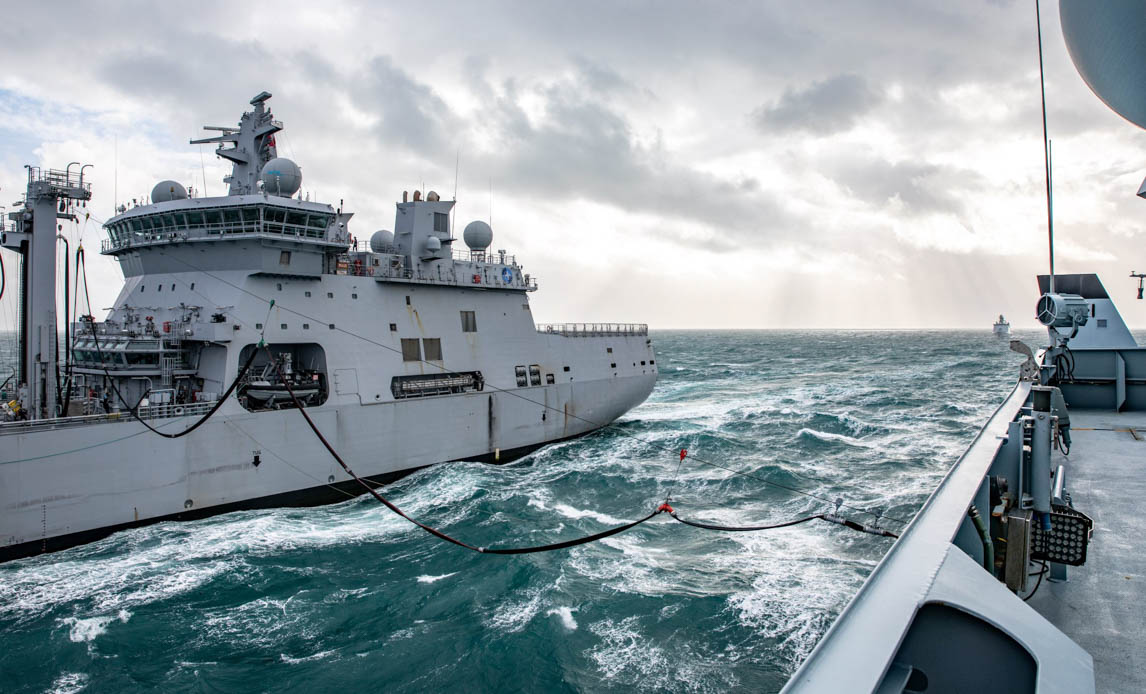 HDMS Niels Juel under genforsyning kaldet Replenishment At Sea