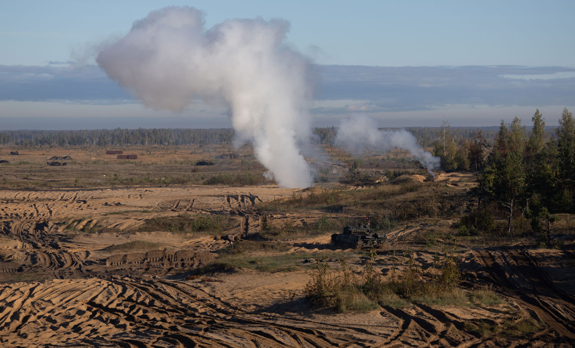 Kampvogne skyder i Letland