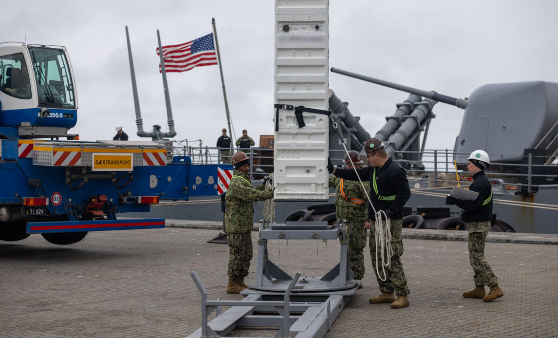 Genladning med missil på amerikansk krigsskib