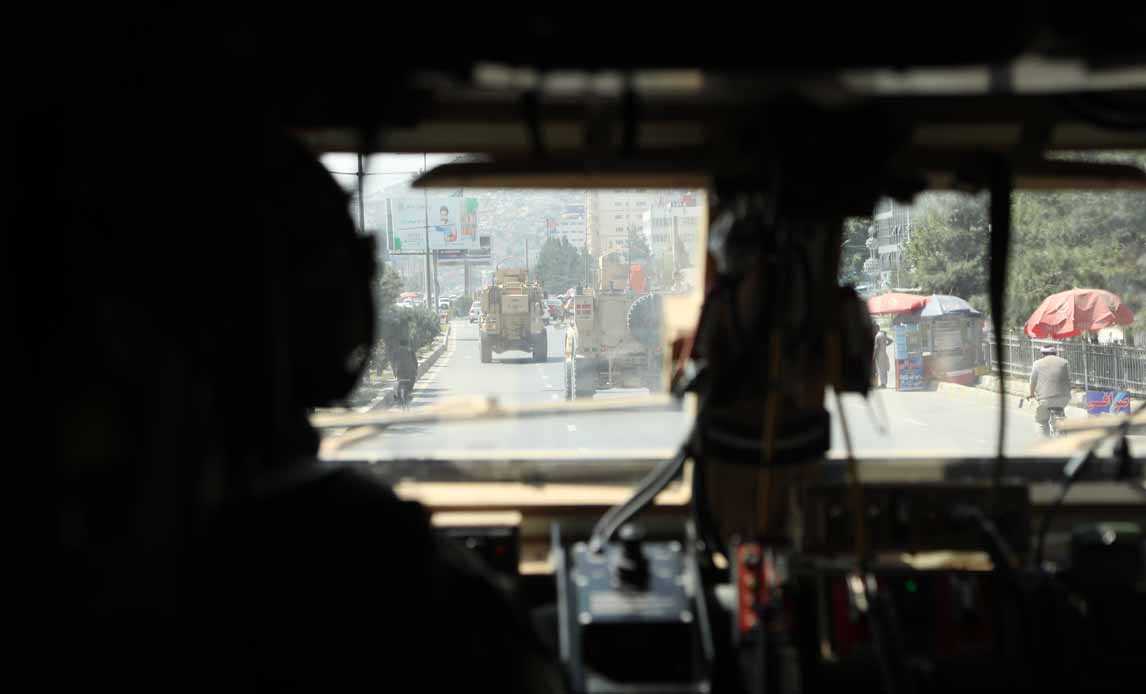 Danske soldater i Kabuls gader under en rutinekørsel.