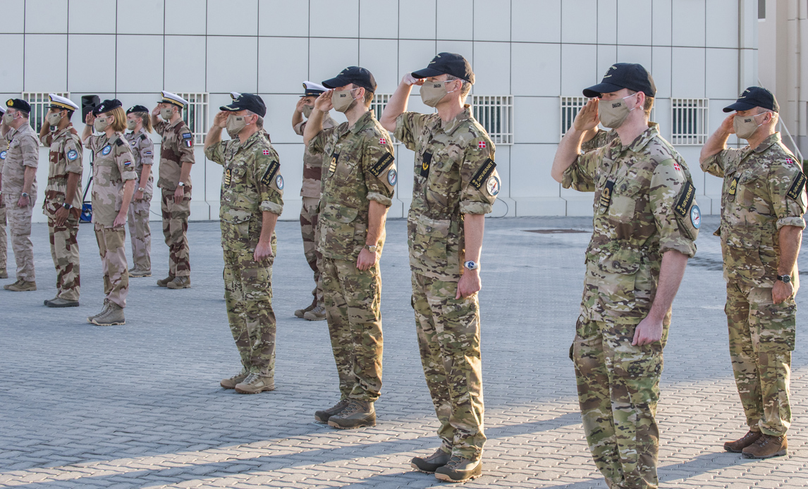 Soldater fra Søværnet ved parade, da Danmark fik overdraget kommandoen over operationen i januar 2021.