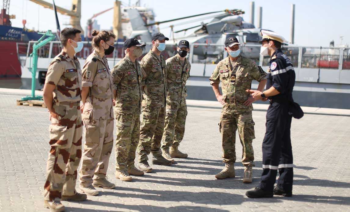 Den franske fregat Guépratte sluttede sig til Operation AGENOR i slutningen af februar. En delegation fra staben modtog skibet, da det lagde til kaj i Abu Dhabi. Foto: Morten Fredslund/Operation AGENOR