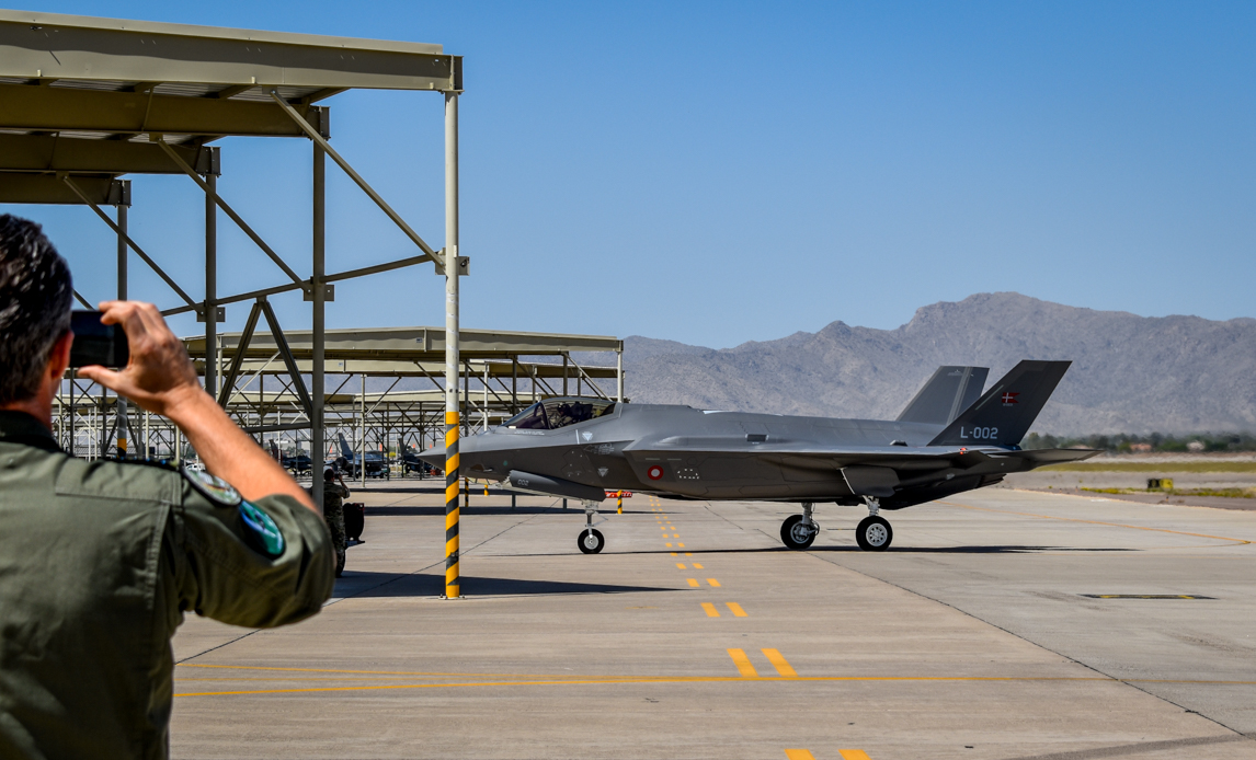 Danmarks F-35 kampfly lander i Arizona.