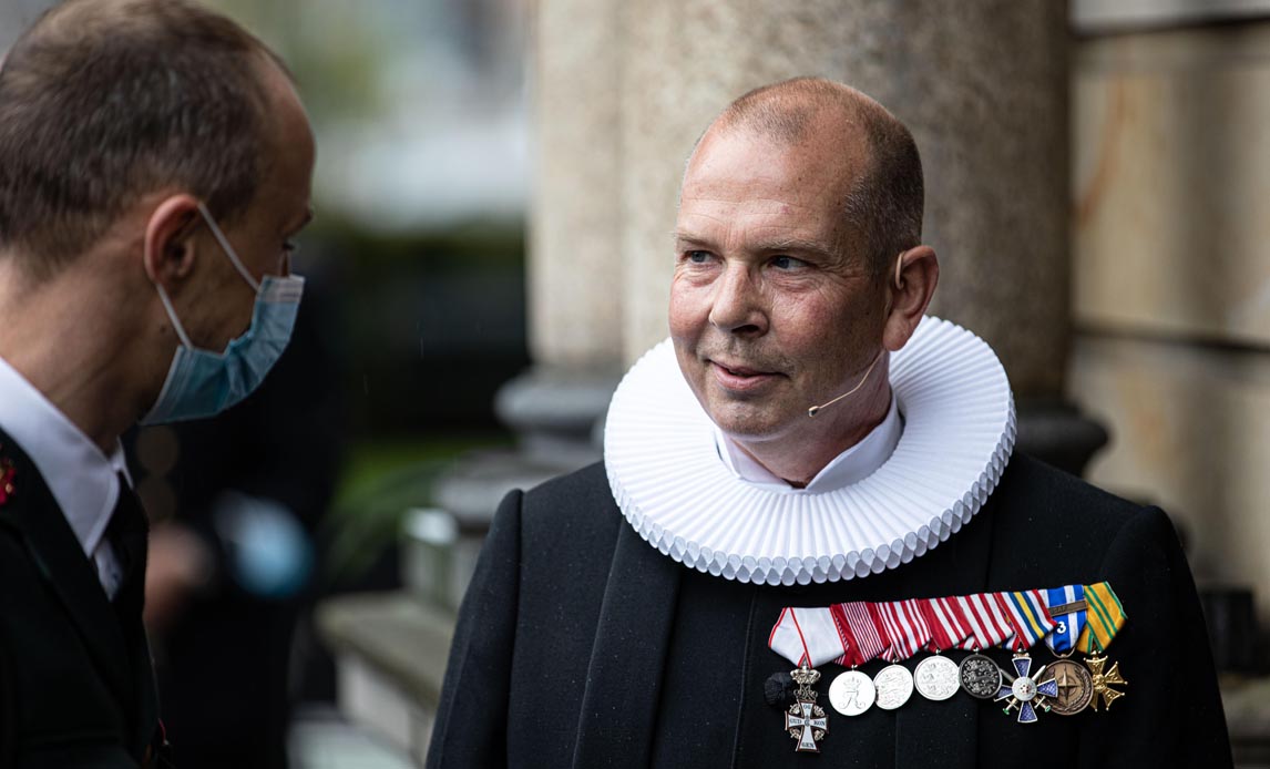 Hærprovst Thomas Hansen Beck tager i mod gæster.