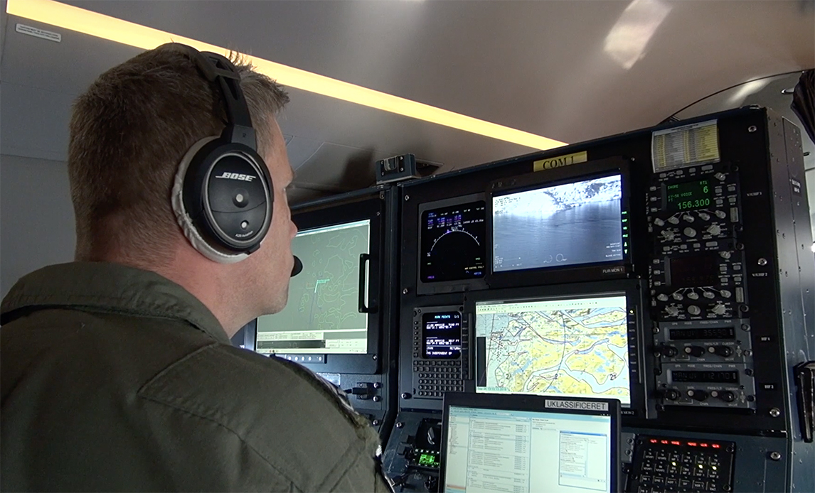 Operatør i Challengerfly over Grønland