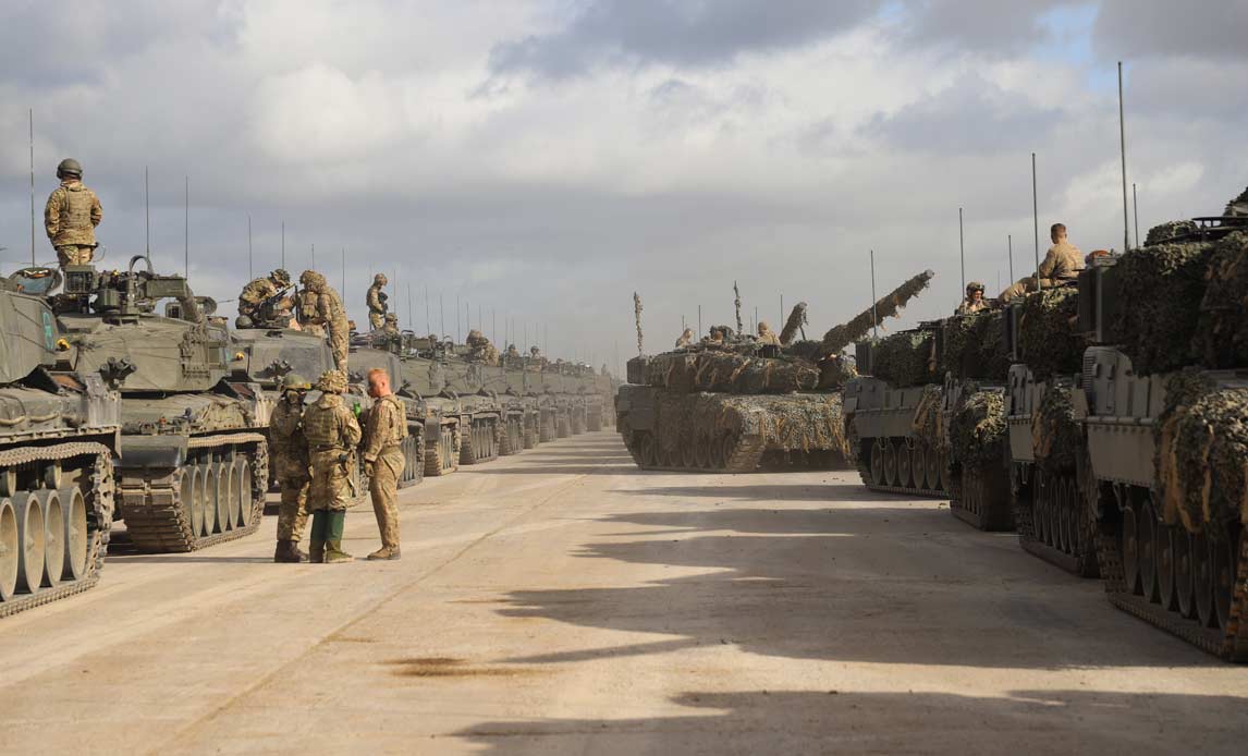NATO-kampgruppen samlet på flyvepladsen i Tapa forud for øvelsen.