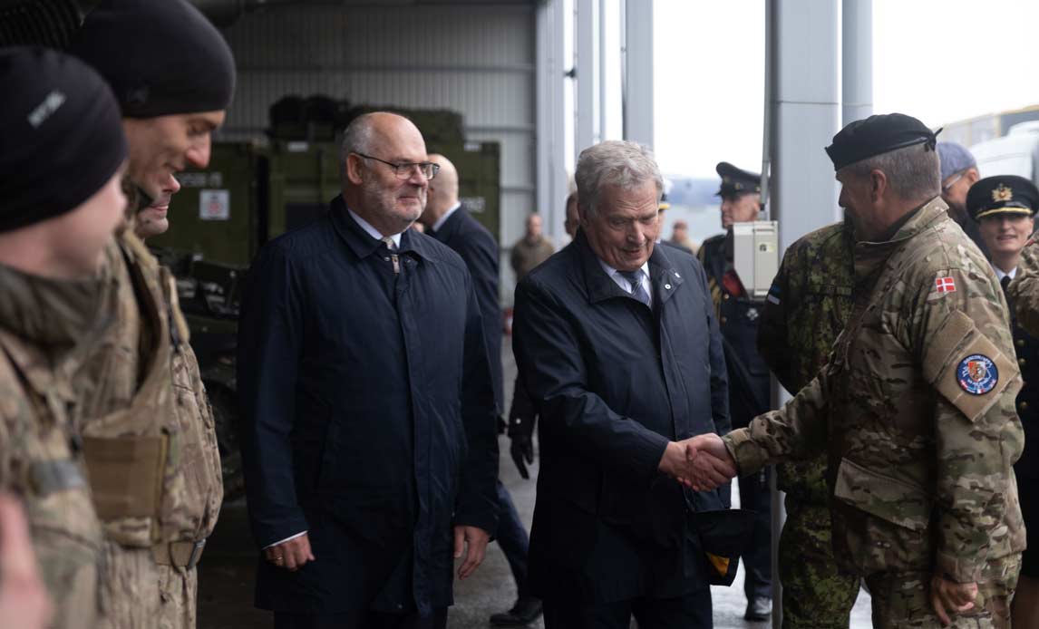 Tirsdag den 4. oktober havde kampgruppen besøg af både den finske og estiske præsident, som hilste på de danske soldater og så materiel fra kampgruppens tre nationer.