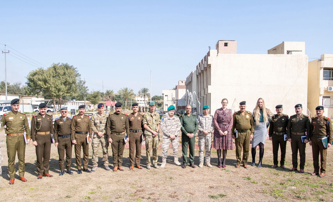 Rådgivere fra NATO Mission Iraq og irakiske officerer på Command College