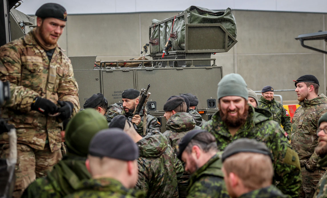 Danske soldater viser deres køretøj frem ved static display ifm. eFP-parade