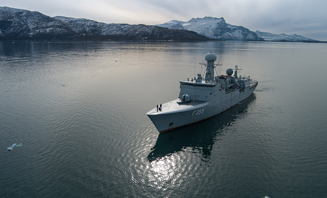 Meget af øvelsen foregår i Godthåbsfjorden, hvor inspektionsskibet Vædderen bl.a. har været indsat for at støtte øvelsen, Arctic Light. Foto: Forsvaret