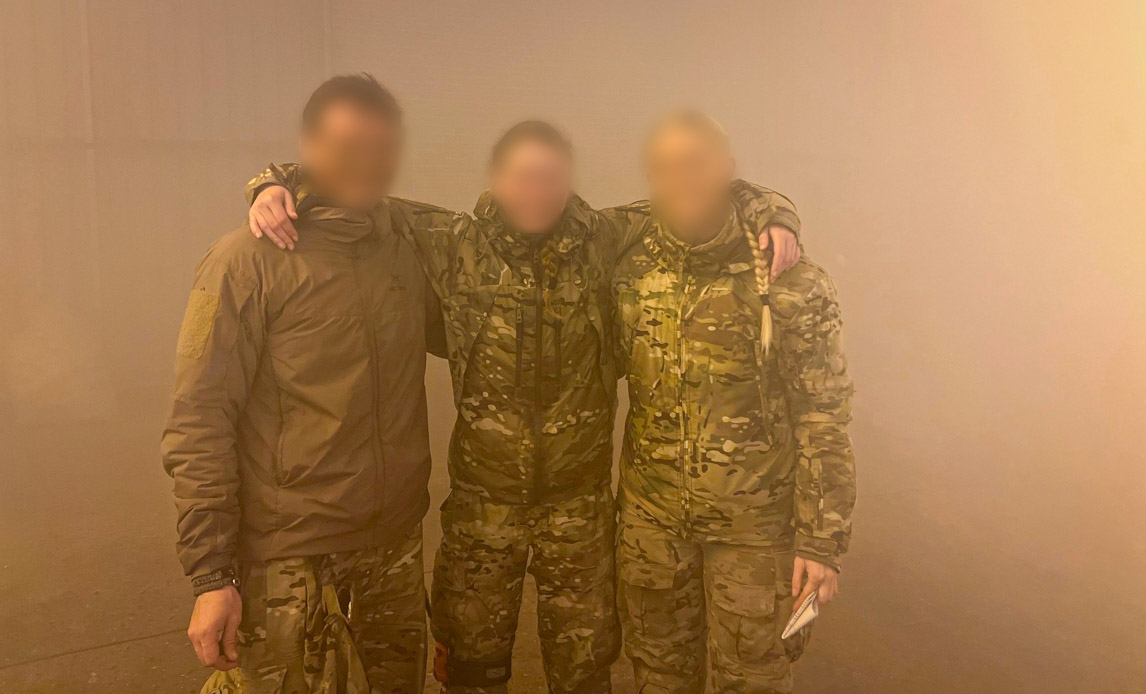 Ukrainske soldater på sanitetshandlebane