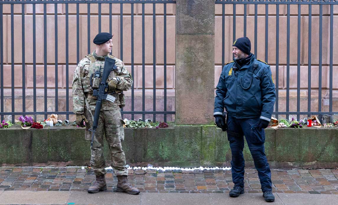 Forsvaret støtter Politiet med bevogtning i København.