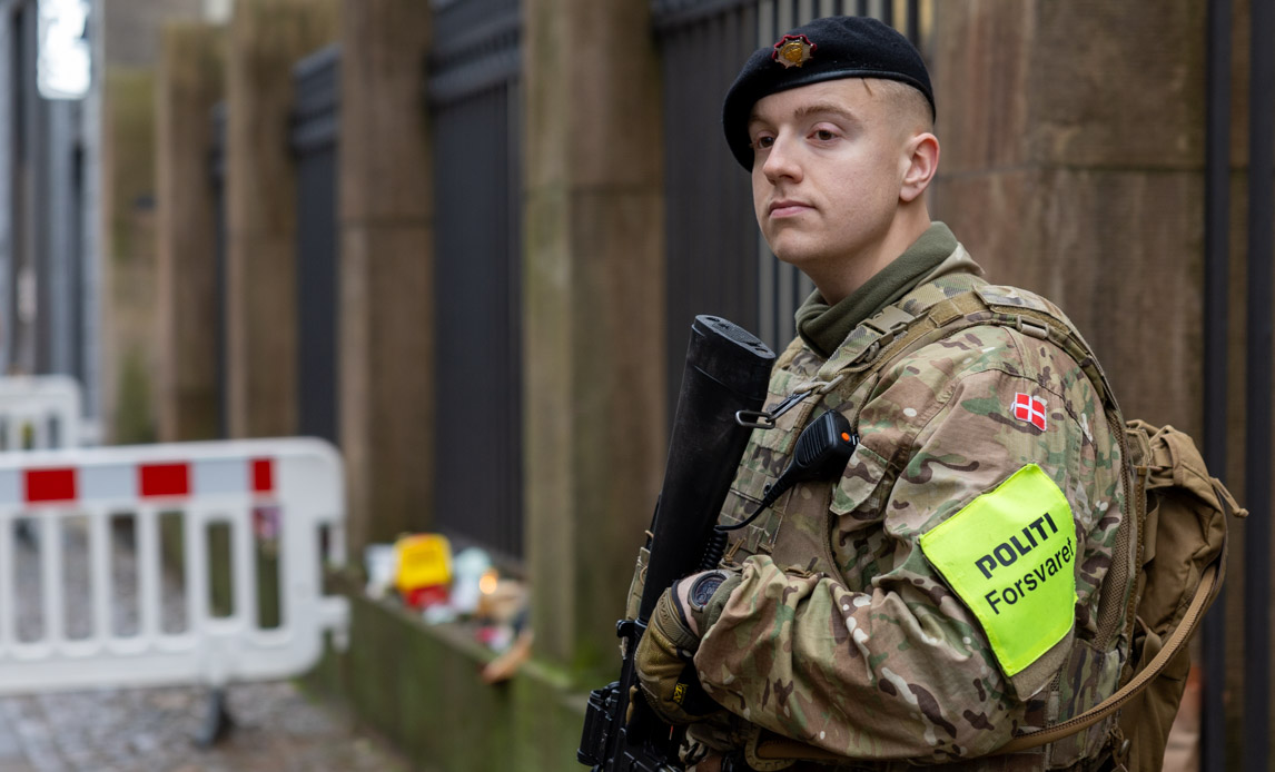 Forsvaret støtter Politiet med bevogtning i København.