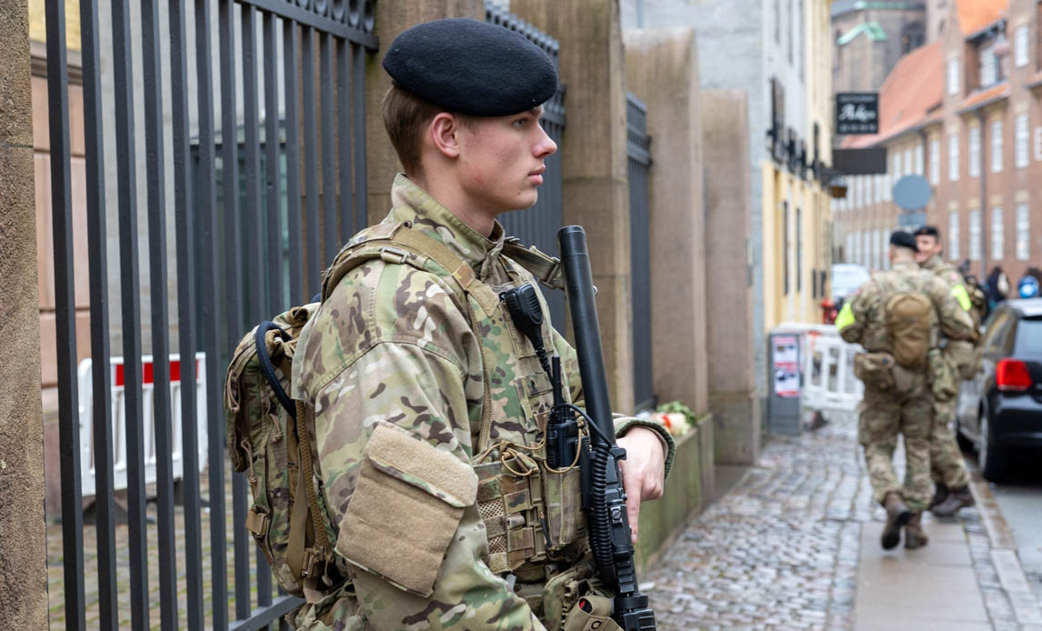 Forsvaret støtter Politiet med bevogtning i København.