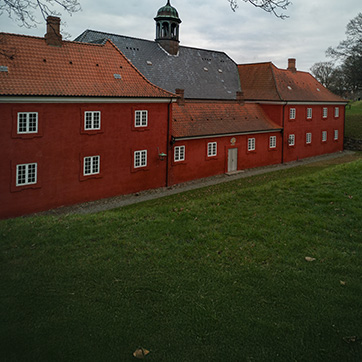 Arresthuset bag kirken