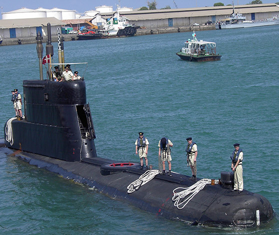 Ubåden Sælen  ankommer til Djibouti 2. marts 2003.