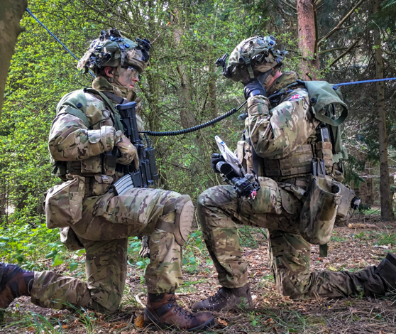 Soldater fra 1. Brigade træner i rammen af Joint Expeditionary Forces i England.